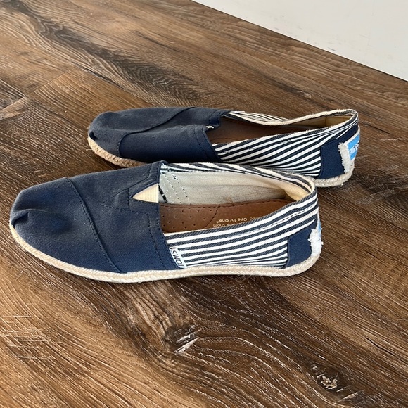 Tom’s Navy & Creme size W 6.5 - Picture 7 of 7